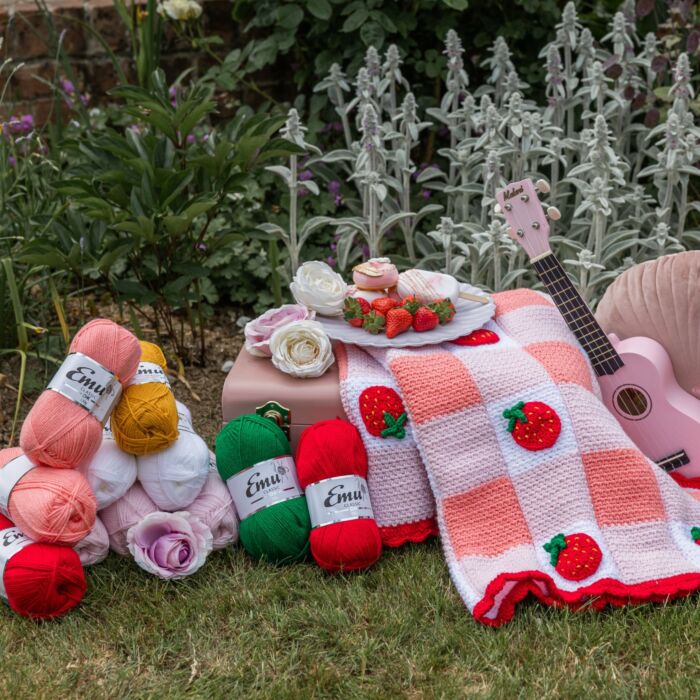 Eton Mess Blanket in Emu Classic DK 1074 Crochet Pattern main product photo