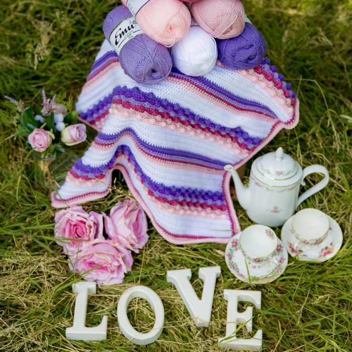 Mood Blanket - Love Edition in Emu Classic DK 1077 Yarn Pack&Pattern 8x100g main product photo